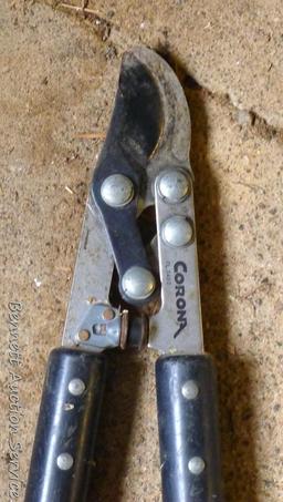 Corona FL3460 bypass lopper is 32" long.