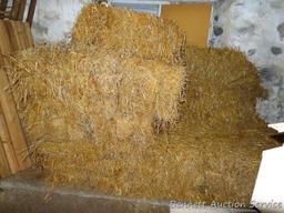 Approx. 20 bales of straw. Each approx. 3'.