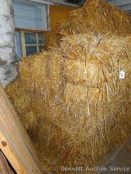 Approx. 20 bales of straw. Each approx. 3'.