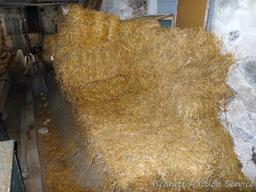 Approx. 20 bales of straw. Each approx. 3'.