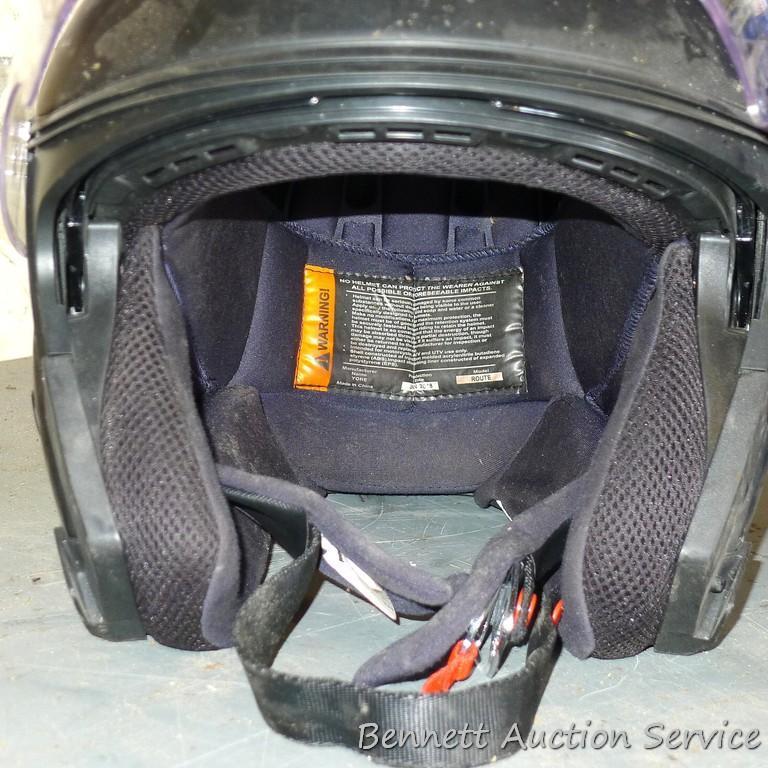 Motorcycle helmet Bilt Route DOT certified size L. Has built in ventilation and sun shield. This is