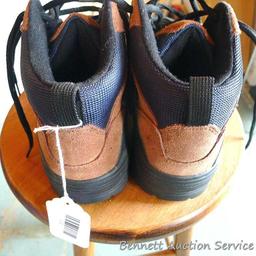 Nevado mostly leather upper hiking shoes size 10-1/2 in very good condition.