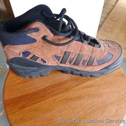 Nevado mostly leather upper hiking shoes size 10-1/2 in very good condition.