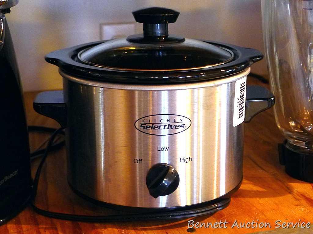 Oster 10 speed blender, Hamilton Beach electric can opener, VillaWare Prima Pizzelle Baker and