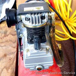 Craftsman 3 gallon 1 hp 125 psi air compressor runs and cycles.