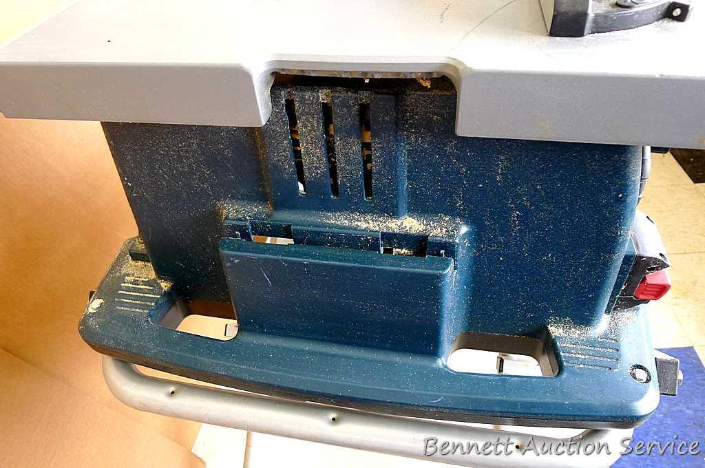 Bosch 4100, 10" table saw has miter gauge, heavy duty fence, push stick, side storage for extra