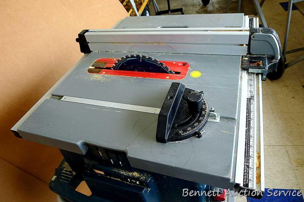 Bosch 4100, 10" table saw has miter gauge, heavy duty fence, push stick, side storage for extra