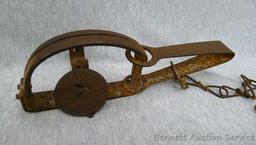 Five Victor cast jaw traps including numbers 0, 1, 1-1/2 single spring traps; Plus another similar