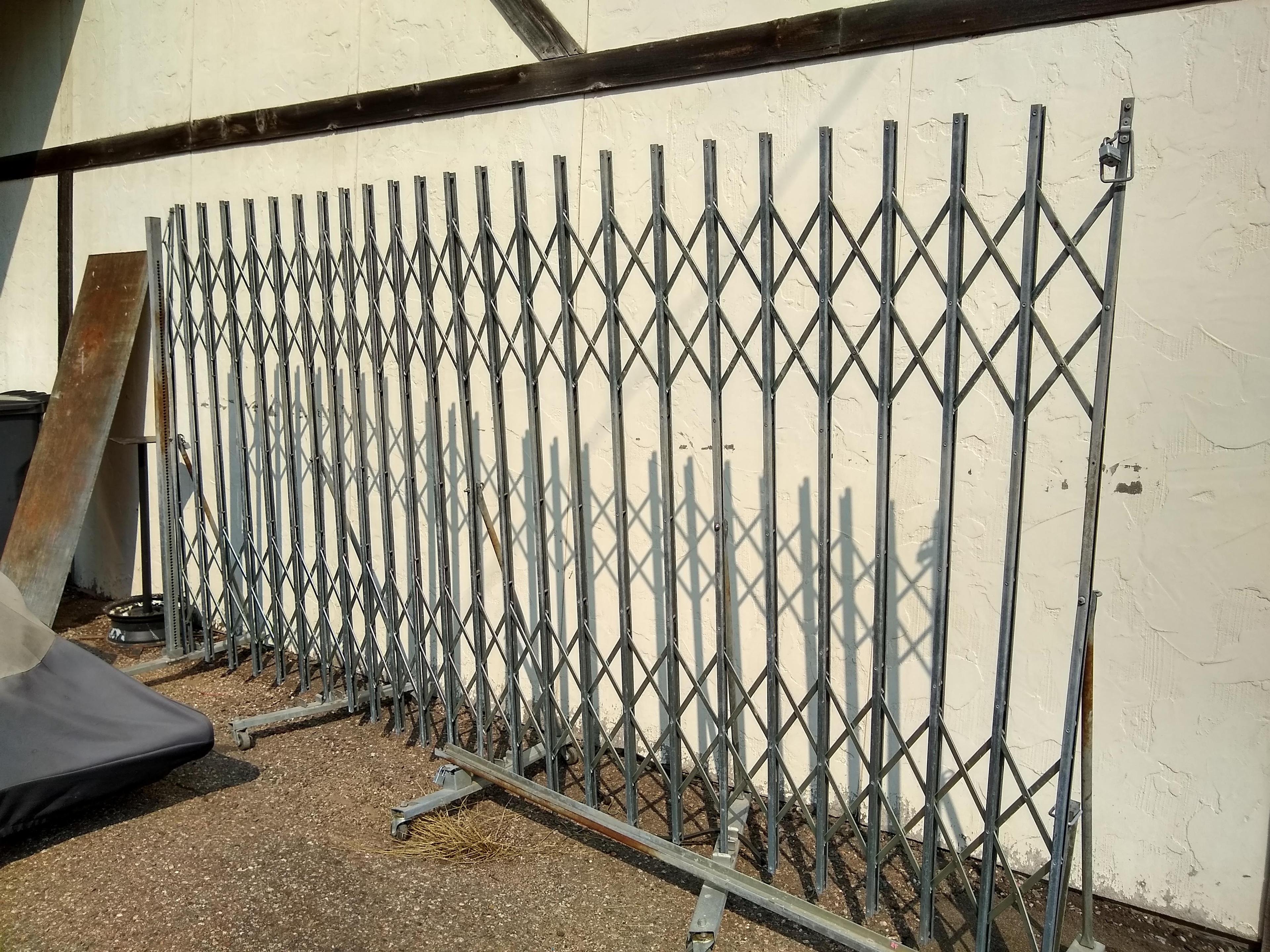 Heavy duty expandable steel security gate