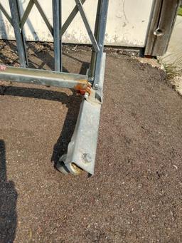 Heavy duty expandable steel security gate