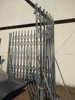 Heavy duty expandable steel security gate