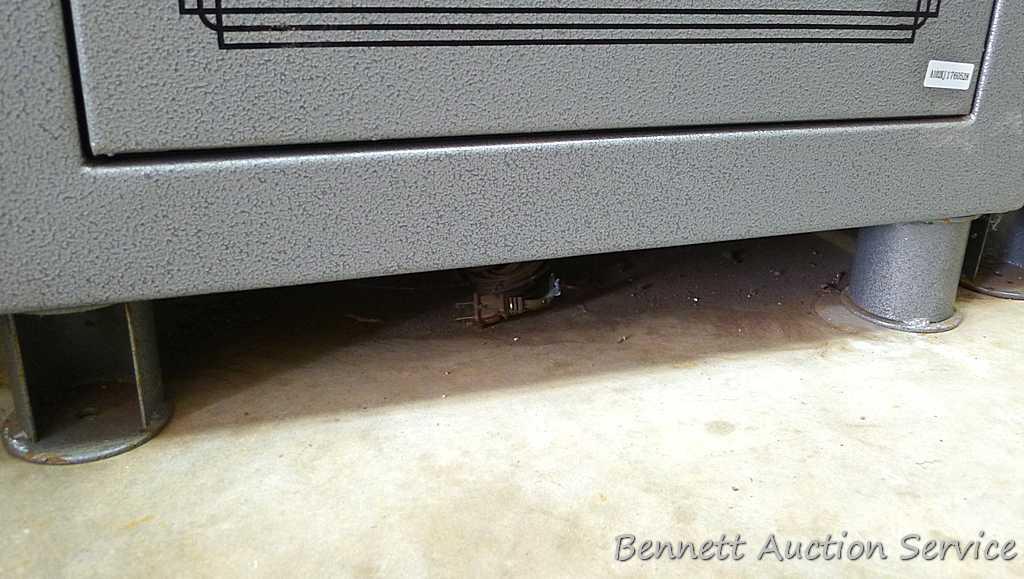 Sentinel electronic combination gun safe by Stack On comes with a key, door mounted handgun sleeve