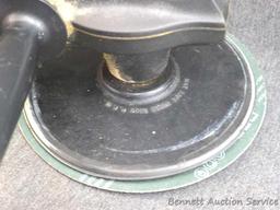 Black & Decker 7" polisher/sander, runs and is No. 9531. Abrasive discs and buffing wheels in lot