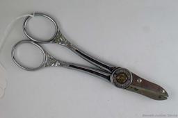 Antique Wiss flower shears measure 6-1/2" overall. Neat piece.