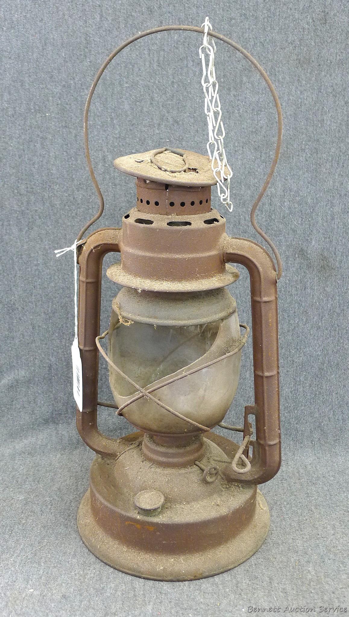 Dietz 15'' large fount d-lite lantern. Glass on lantern is broken, but is overall okay shape, would