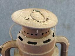 Dietz 15'' large fount d-lite lantern. Glass on lantern is broken, but is overall okay shape, would