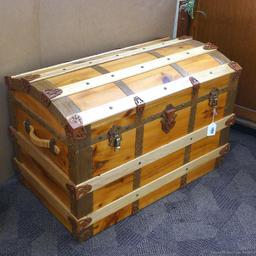 Handmade cedar chest lift out tray is in good condition with nice accents. Measures 3' wide x 2'