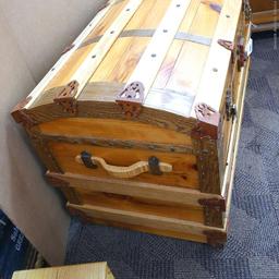 Handmade cedar chest lift out tray is in good condition with nice accents. Measures 3' wide x 2'