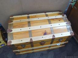 Handmade cedar chest lift out tray is in good condition with nice accents. Measures 3' wide x 2'