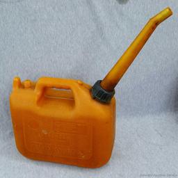 Lawn mower gas totes up to 2 gallon.