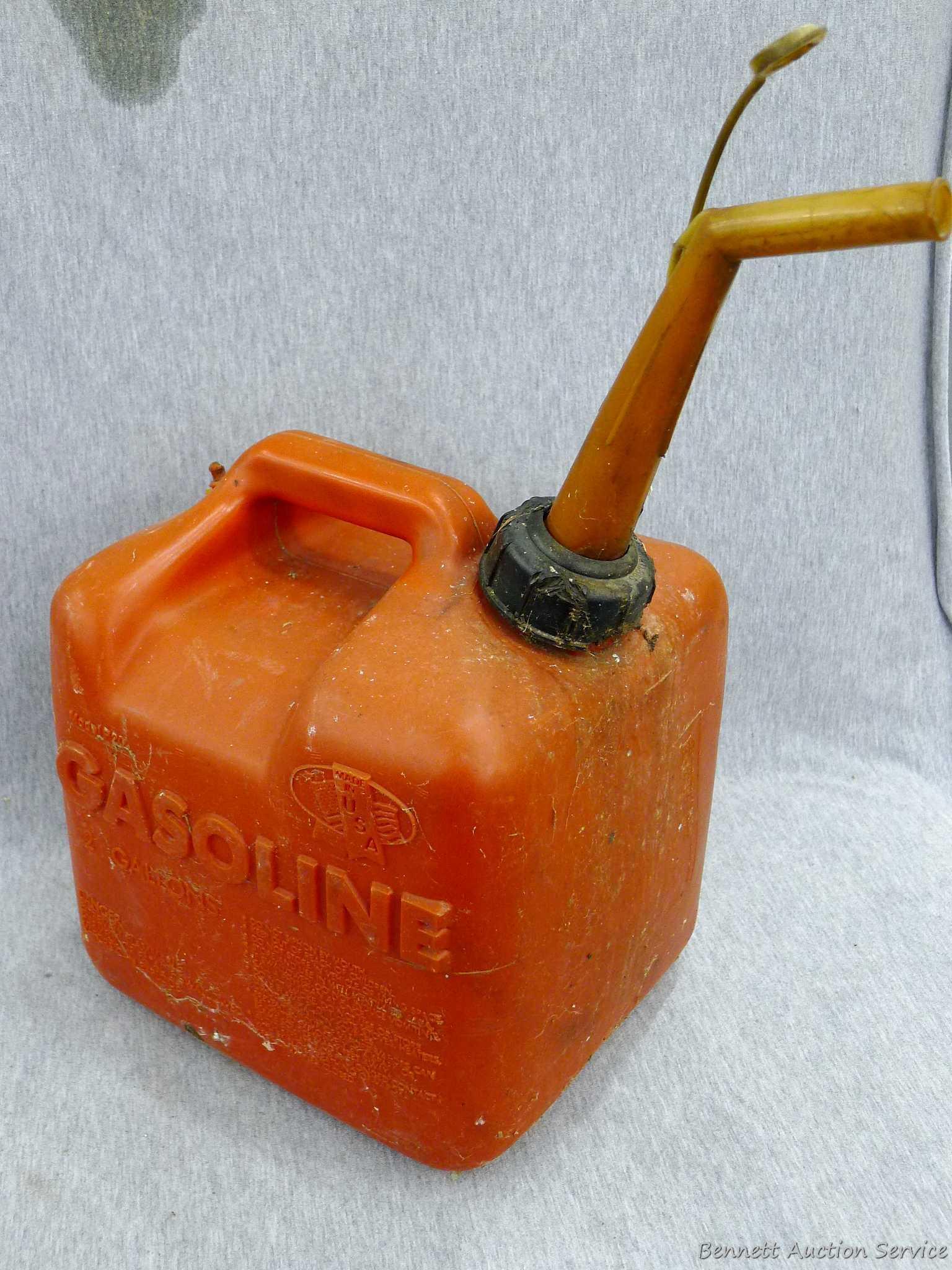 Lawn mower gas totes up to 2 gallon.