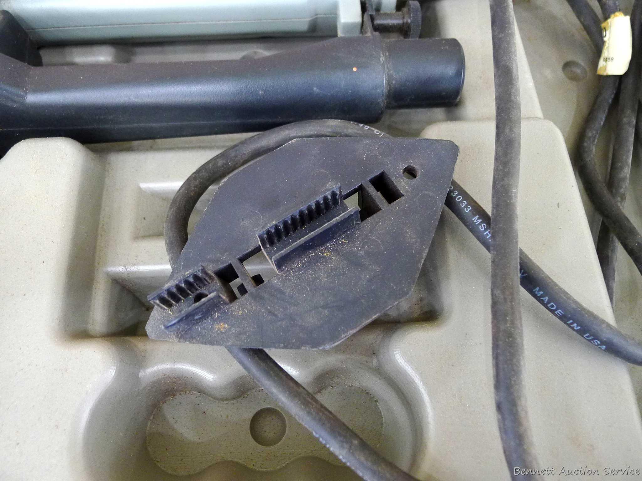 Porter Cable profile sander with case, runs.
