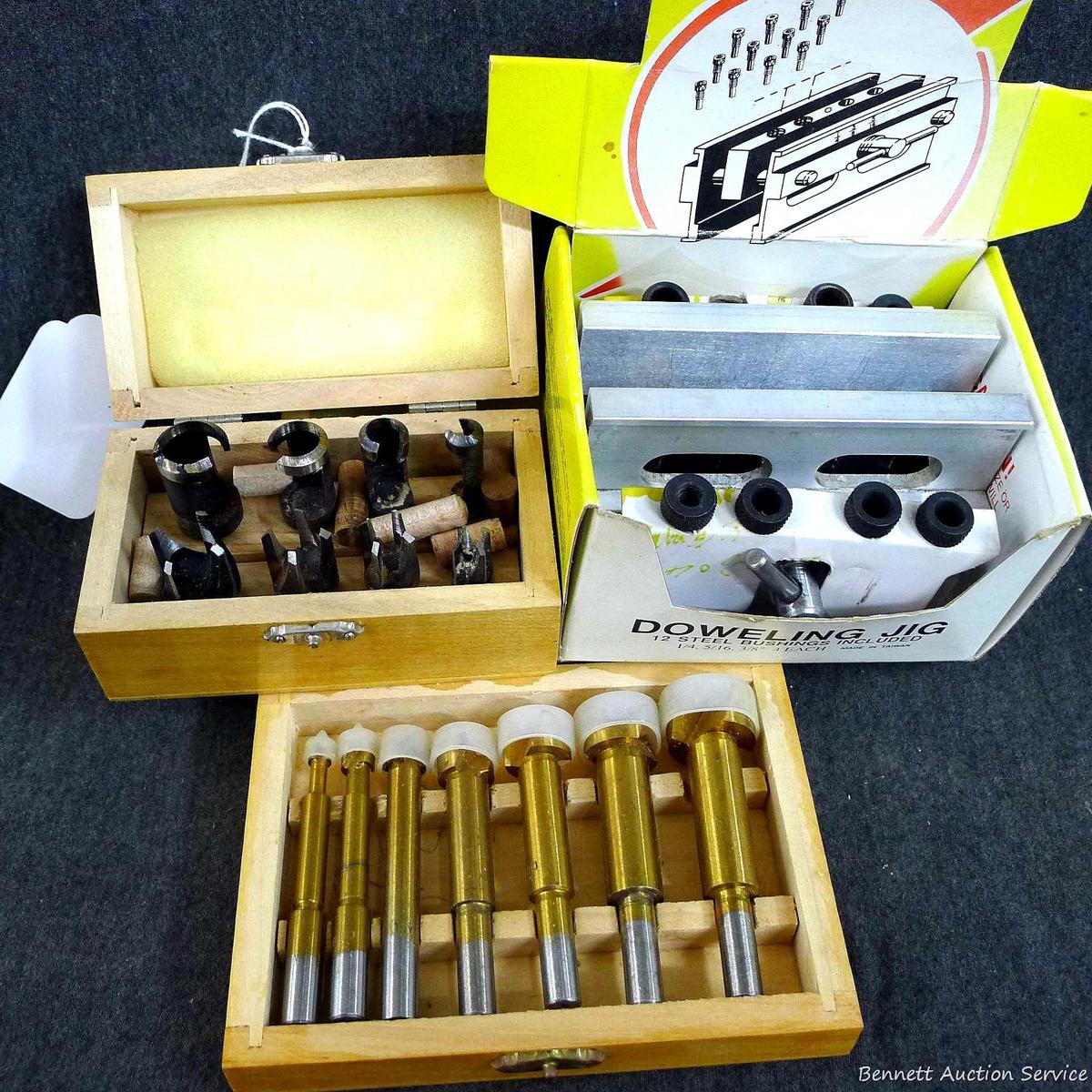 4-3/4" doweling jig with 11 bushings, plug cutters, and a Forstner bit set up to 1". Forstner bits