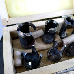 4-3/4" doweling jig with 11 bushings, plug cutters, and a Forstner bit set up to 1". Forstner bits