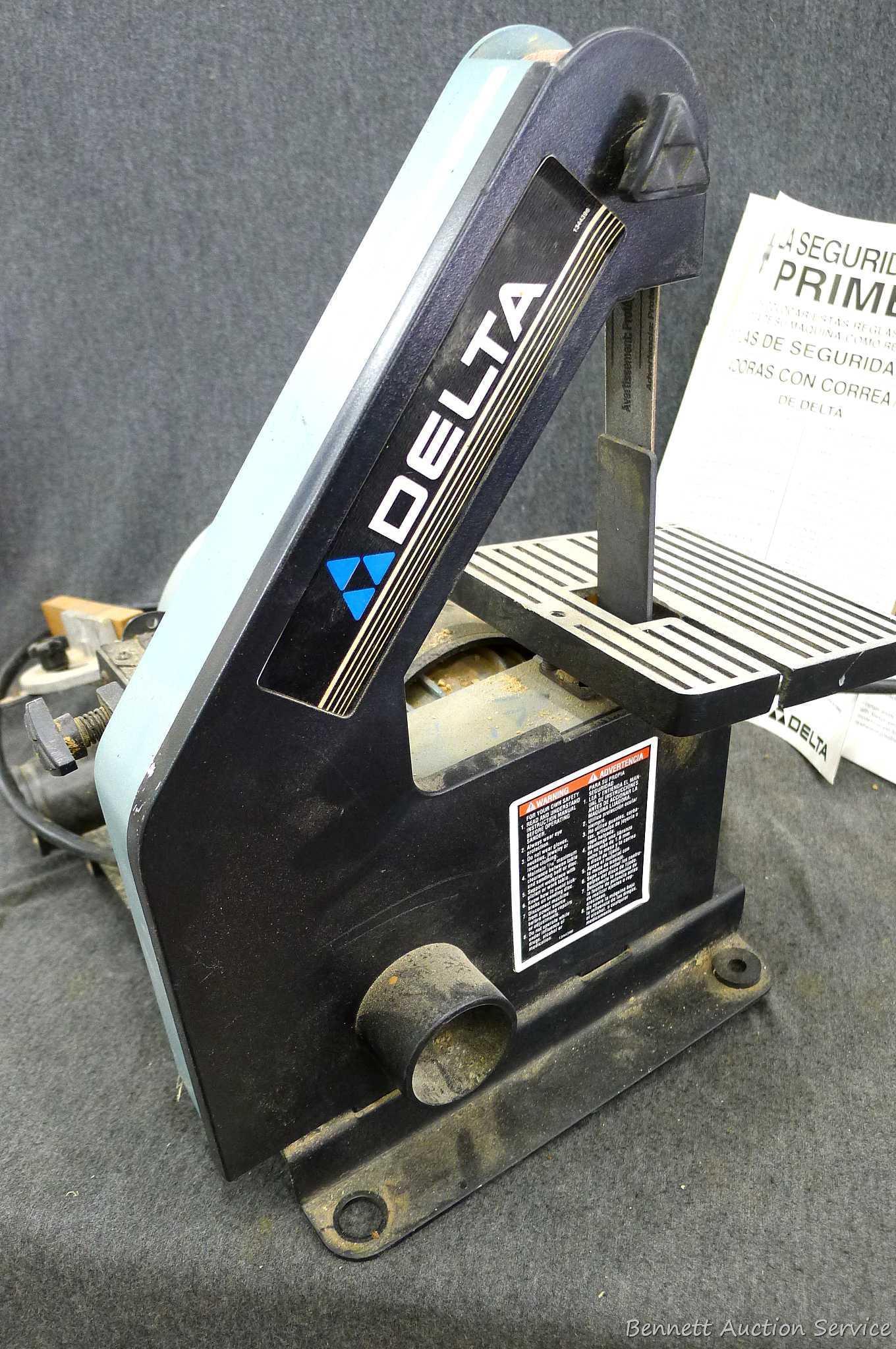 Delta 1" belt sander and 5" disc sander combo comes with manual and guide. Runs and is Model 31-080.
