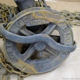 1 ton Yale & Towne Screw Gear Block hoist, Seller notes it has a 25:1 ratio, with over 36' chain and