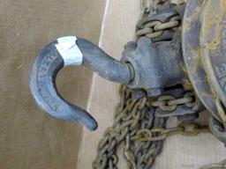 1 ton Yale & Towne Screw Gear Block hoist, Seller notes it has a 25:1 ratio, with over 36' chain and