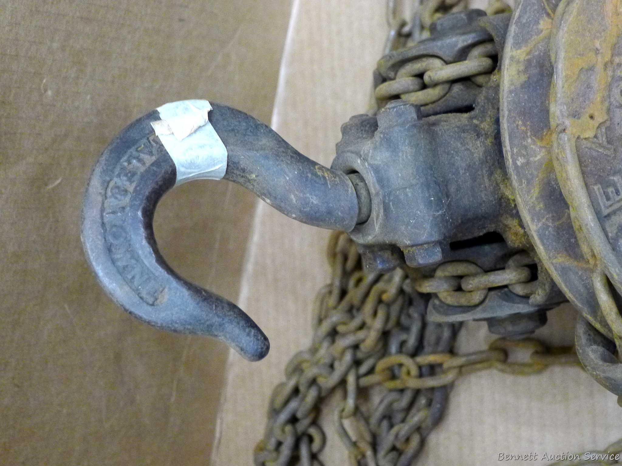 1 ton Yale & Towne Screw Gear Block hoist, Seller notes it has a 25:1 ratio, with over 36' chain and