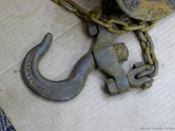 1 ton Yale & Towne Screw Gear Block hoist, Seller notes it has a 25:1 ratio, with over 36' chain and