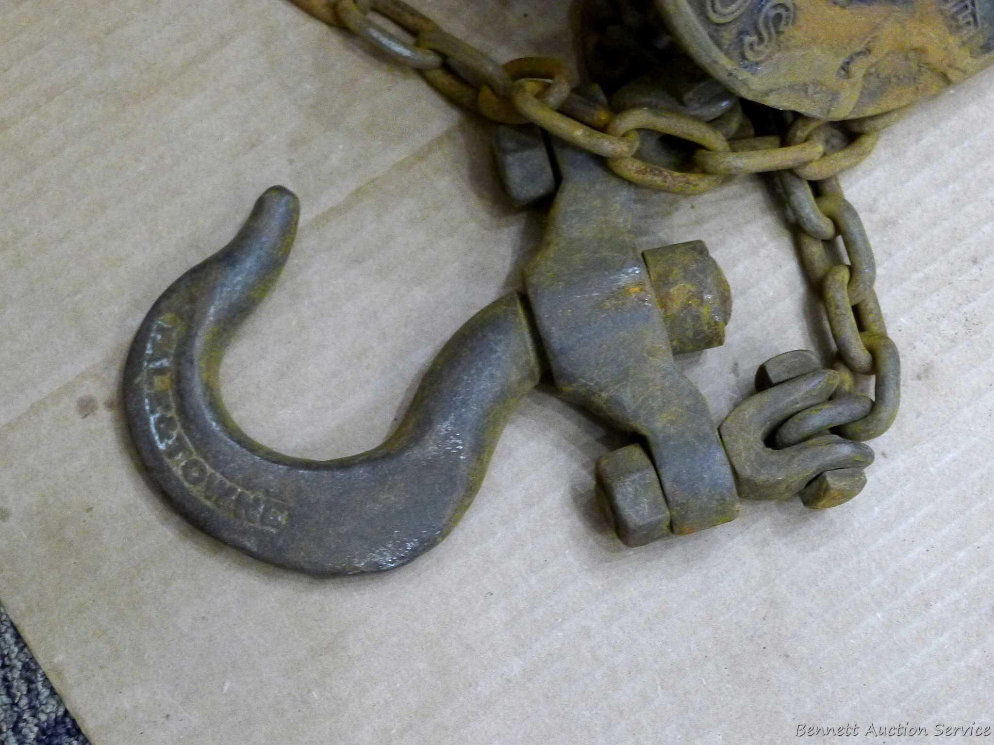 1 ton Yale & Towne Screw Gear Block hoist, Seller notes it has a 25:1 ratio, with over 36' chain and
