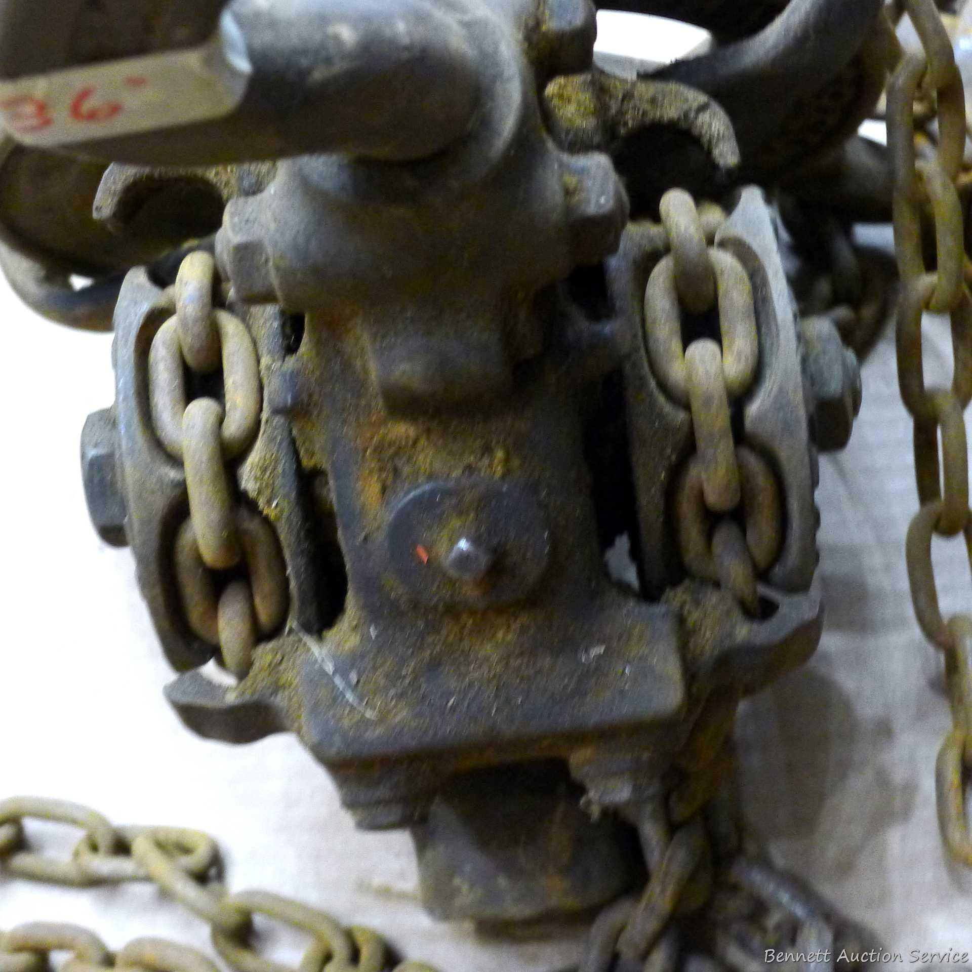 1 ton Yale & Towne Screw Gear Block hoist, Seller notes it has a 25:1 ratio, with over 36' chain and