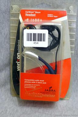 Verizon EarWave Boom headset. Package states that it's compatible with most phones with a 2.5mm