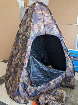 Ameristep outhouse hunting blind, is in overall very good condition, comes with carry bag, has its