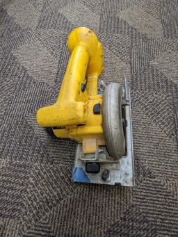 DeWalt 18v hammer drill, circular saw w/ 5-3/8" blade, and a work light. All tools run.