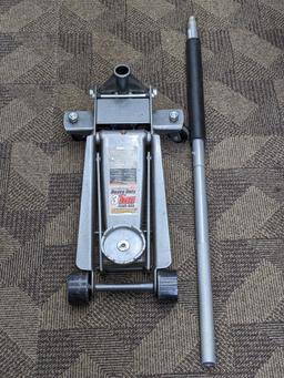 Pittsburg 3-ton rapid jack floor jack, jack has a quick raise and lowers, and is in good condition