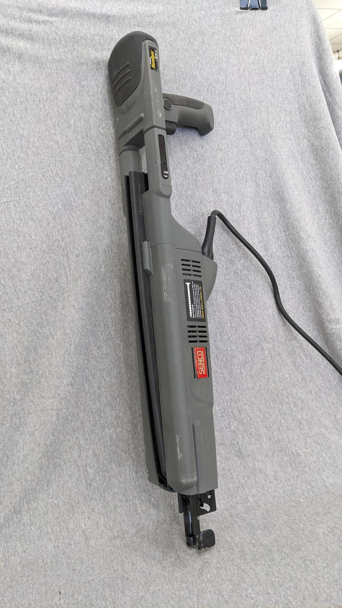 Senco Dura-Spin collated screw driver with box. Model DS300-AC. In good condition, runs. About 31"
