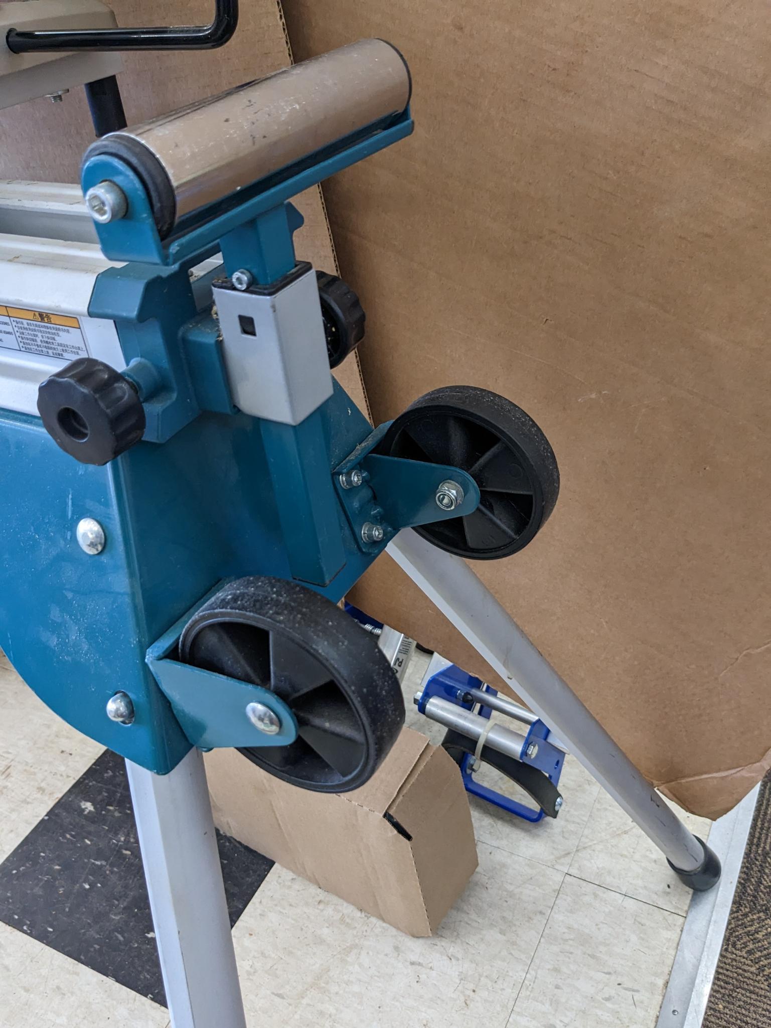 Makita sliding compound miter saw w/ laser guide, angle up to 60 degrees. Has dust bag, and comes on