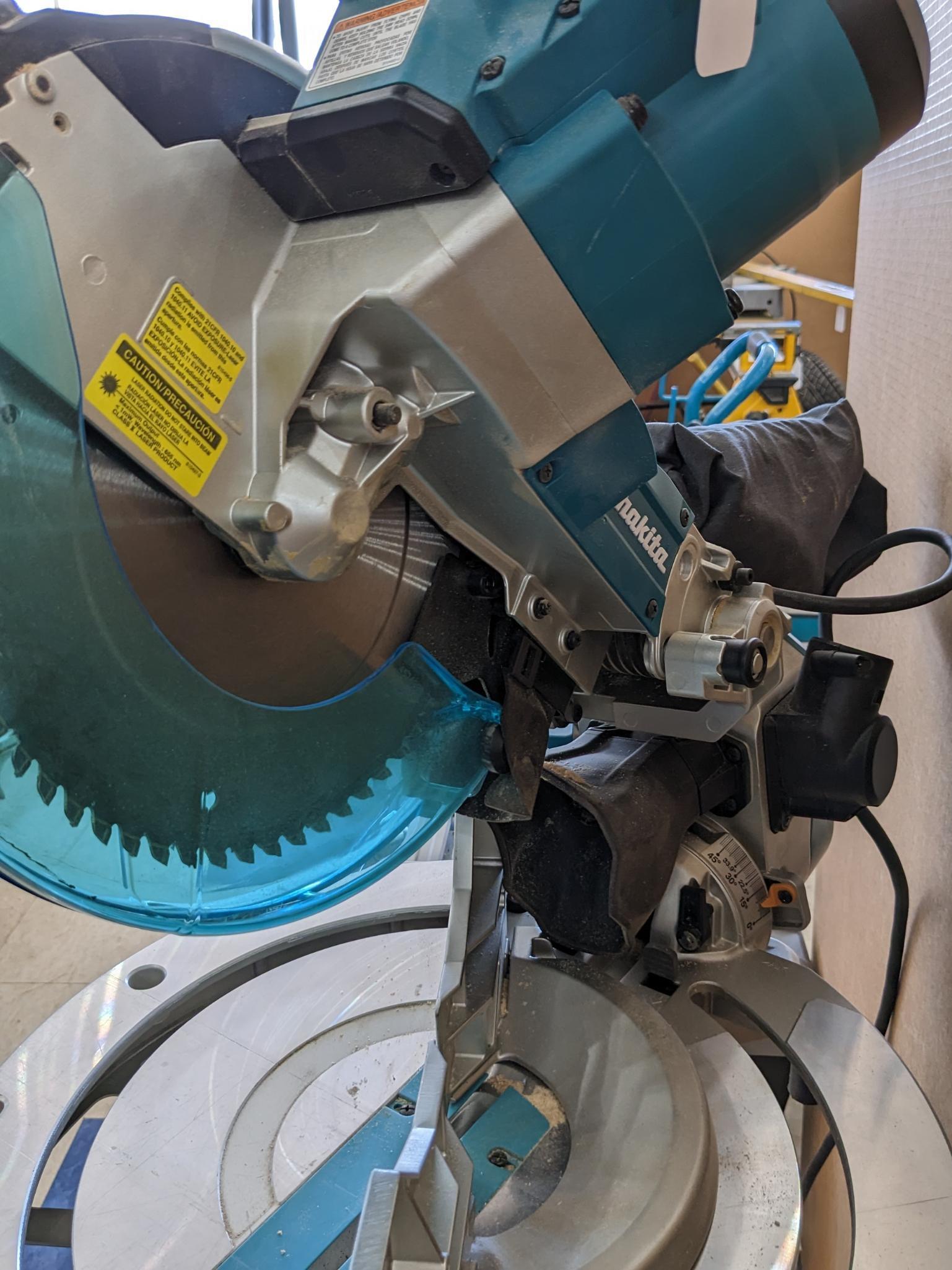 Makita sliding compound miter saw w/ laser guide, angle up to 60 degrees. Has dust bag, and comes on