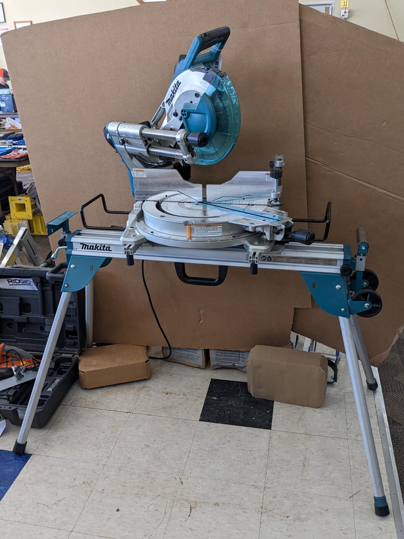 Makita sliding compound miter saw w/ laser guide, angle up to 60 degrees. Has dust bag, and comes on
