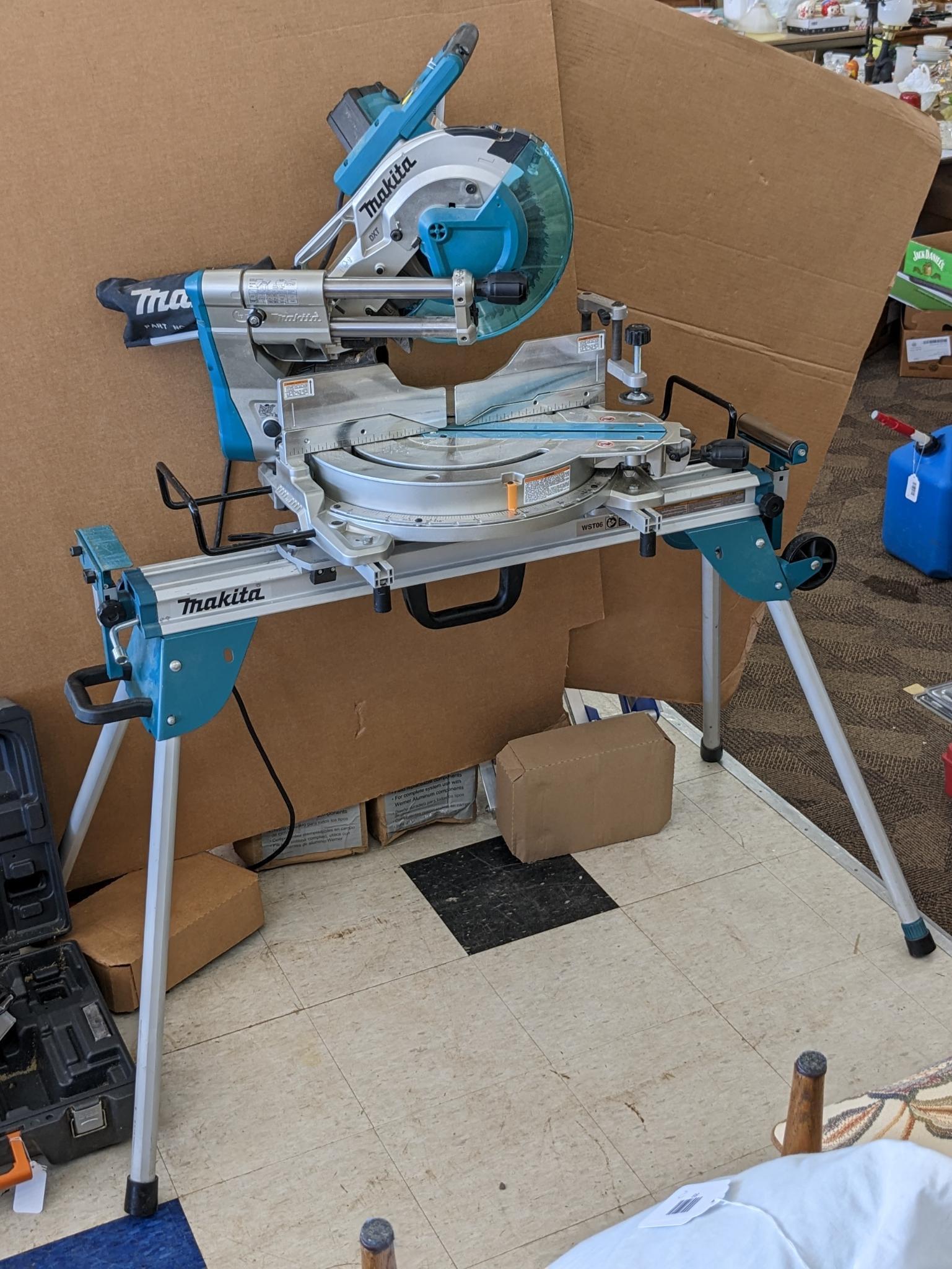 Makita sliding compound miter saw w/ laser guide, angle up to 60 degrees. Has dust bag, and comes on