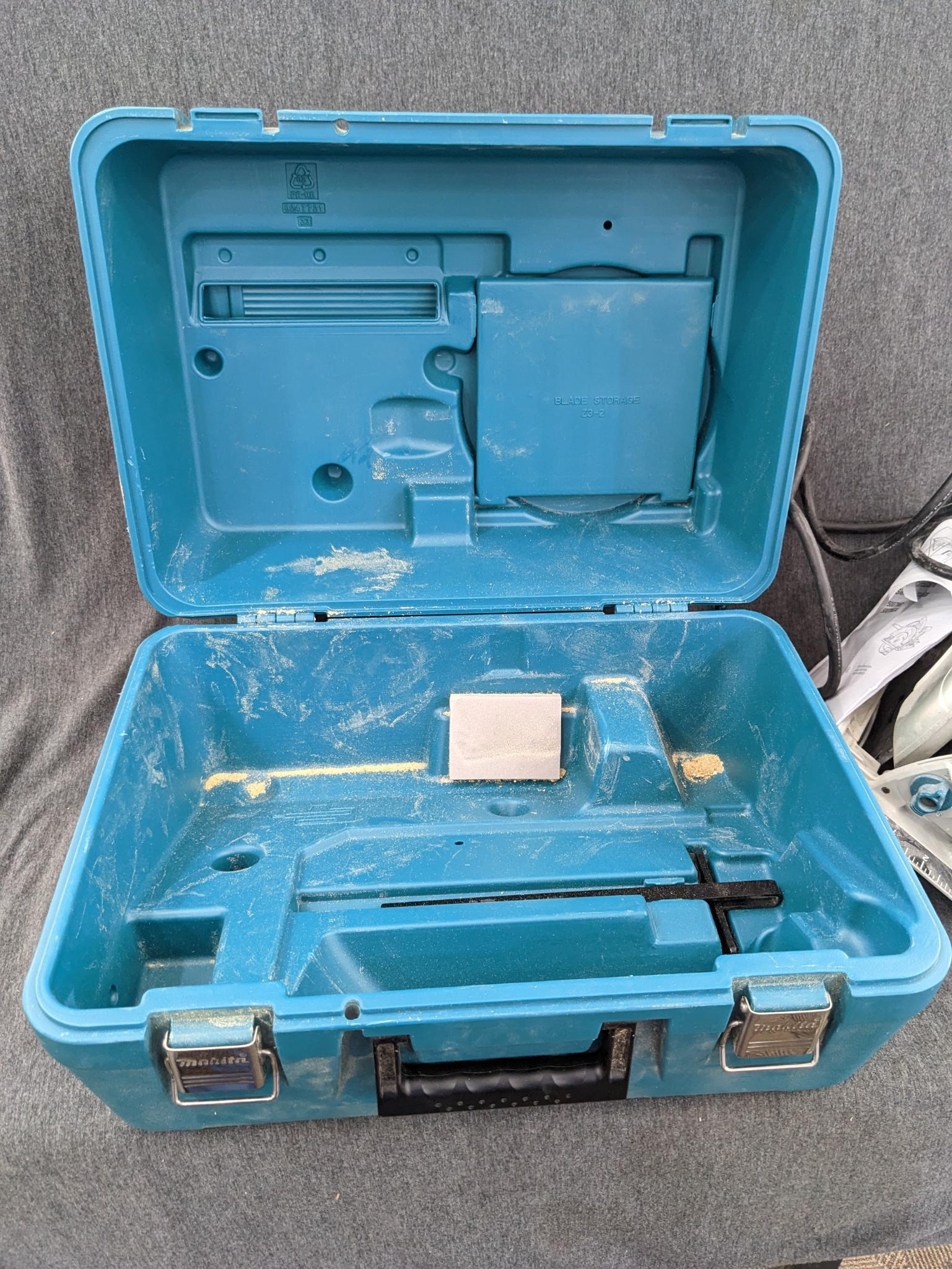 Makita magnesium 7 1/4" circular saw w/ blade guide, hard case, and original papers. Saw is in very