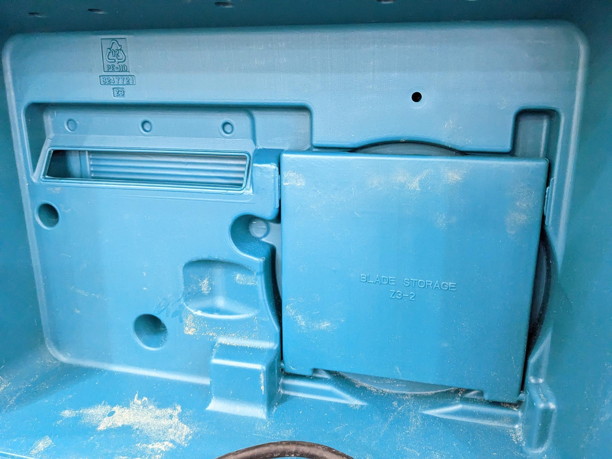 Makita magnesium 7 1/4" circular saw w/ blade guide, hard case, and original papers. Saw is in very