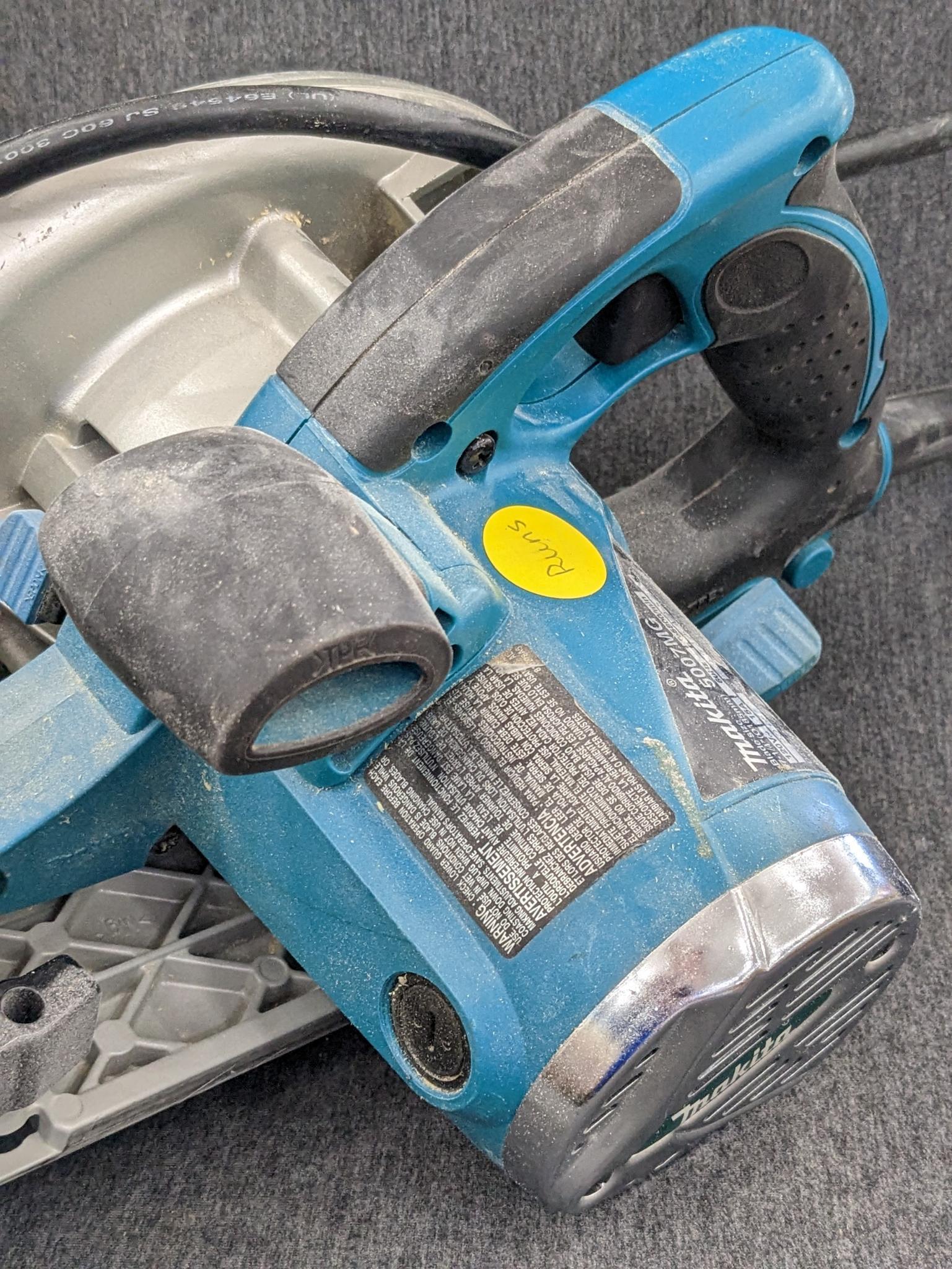 Makita magnesium 7 1/4" circular saw w/ blade guide, hard case, and original papers. Saw is in very