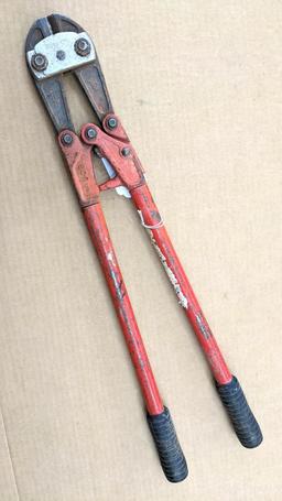 24" bolt cutters in good condition with a 1/16" even gap in the jaws.