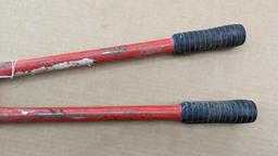24" bolt cutters in good condition with a 1/16" even gap in the jaws.