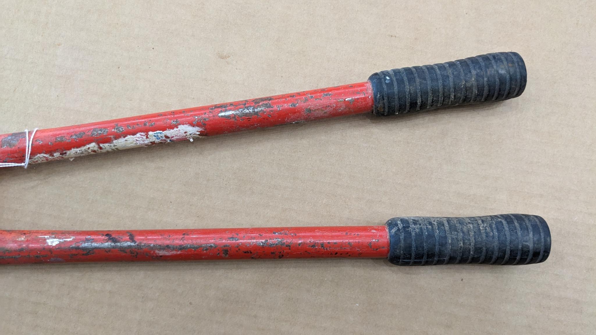 24" bolt cutters in good condition with a 1/16" even gap in the jaws.